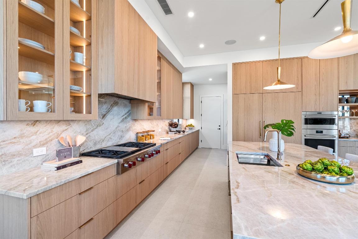 TROPIC ISLE - Residential