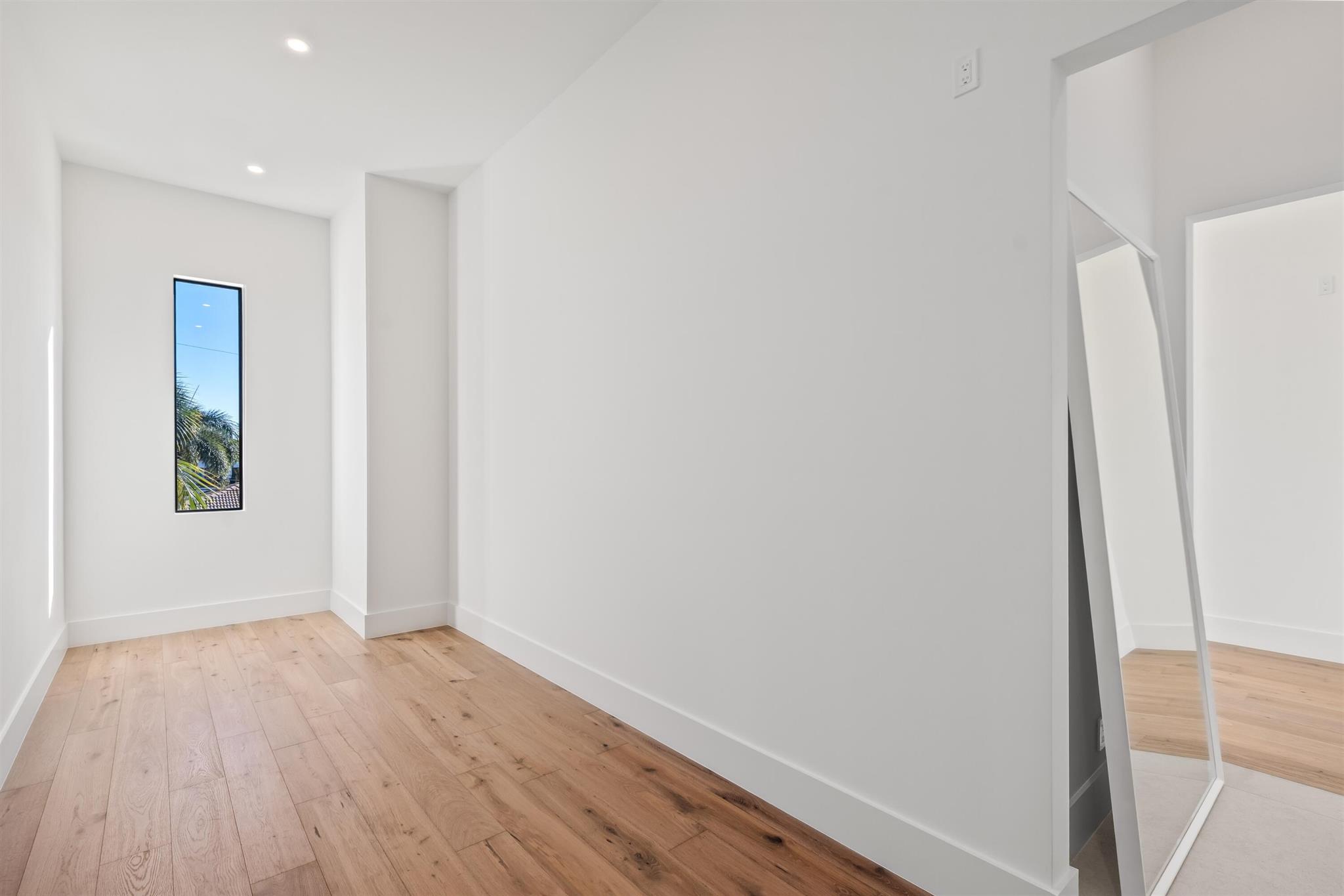 TROPIC ISLE - Residential