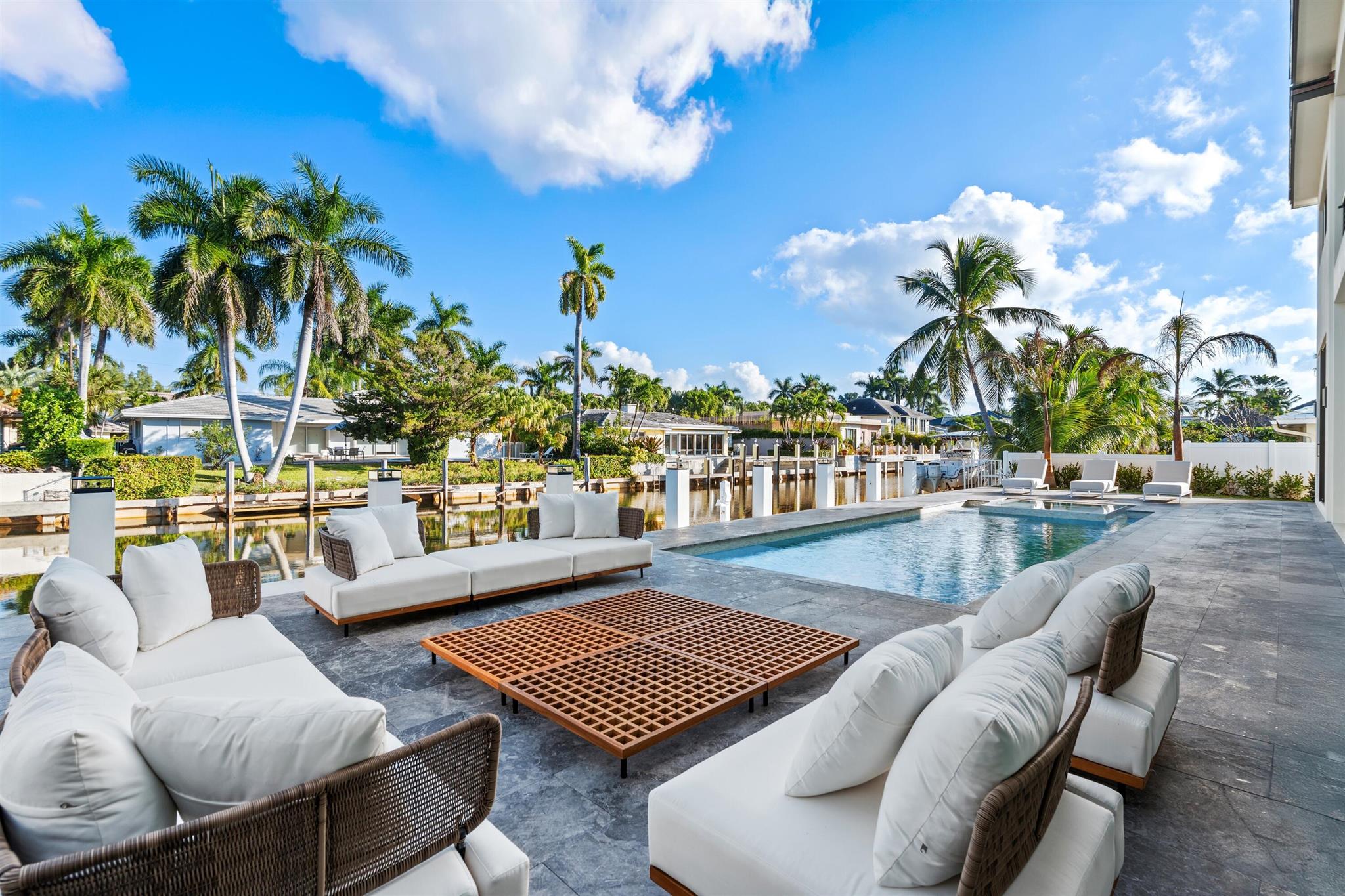 TROPIC ISLE - Residential