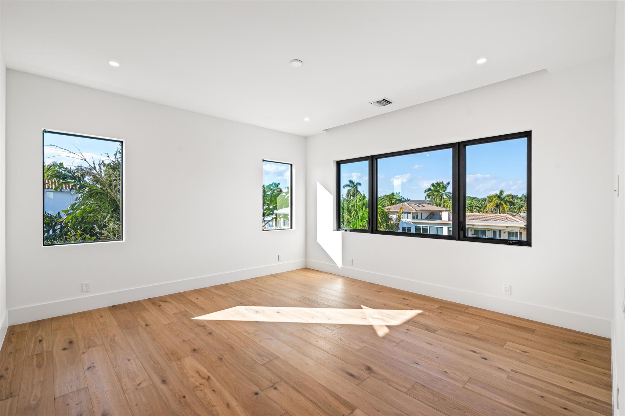 TROPIC ISLE - Residential