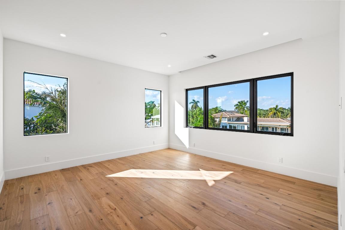 TROPIC ISLE - Residential