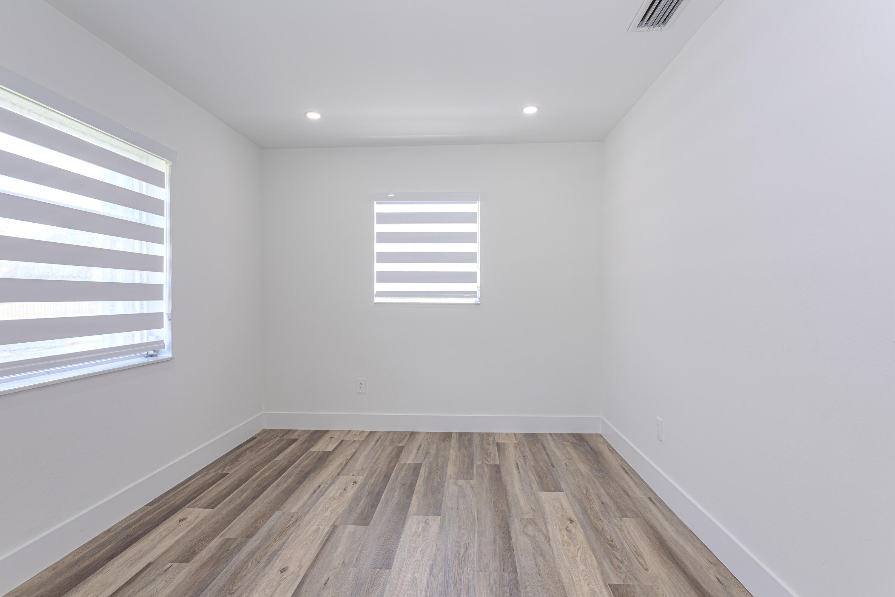 EAST LAKE CLARKE - Residential Lease