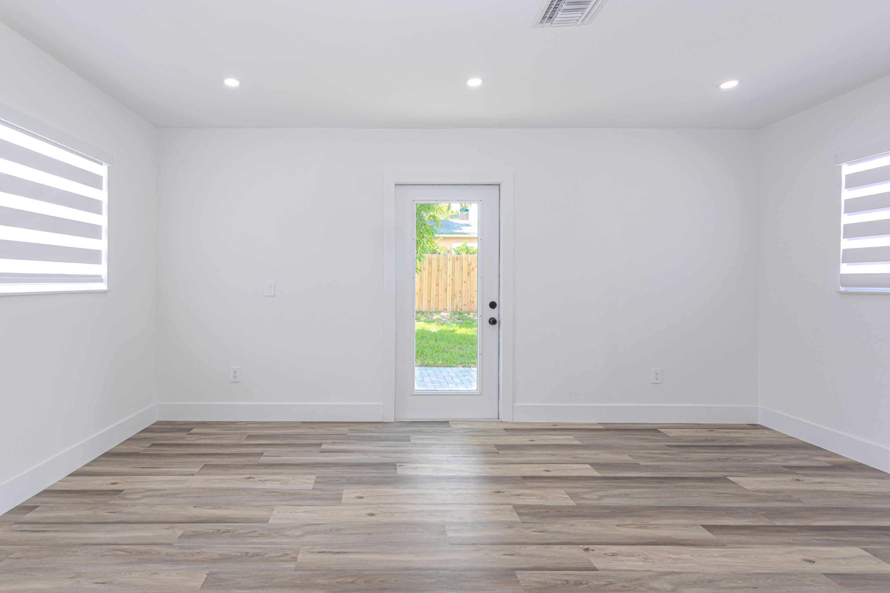 EAST LAKE CLARKE - Residential Lease