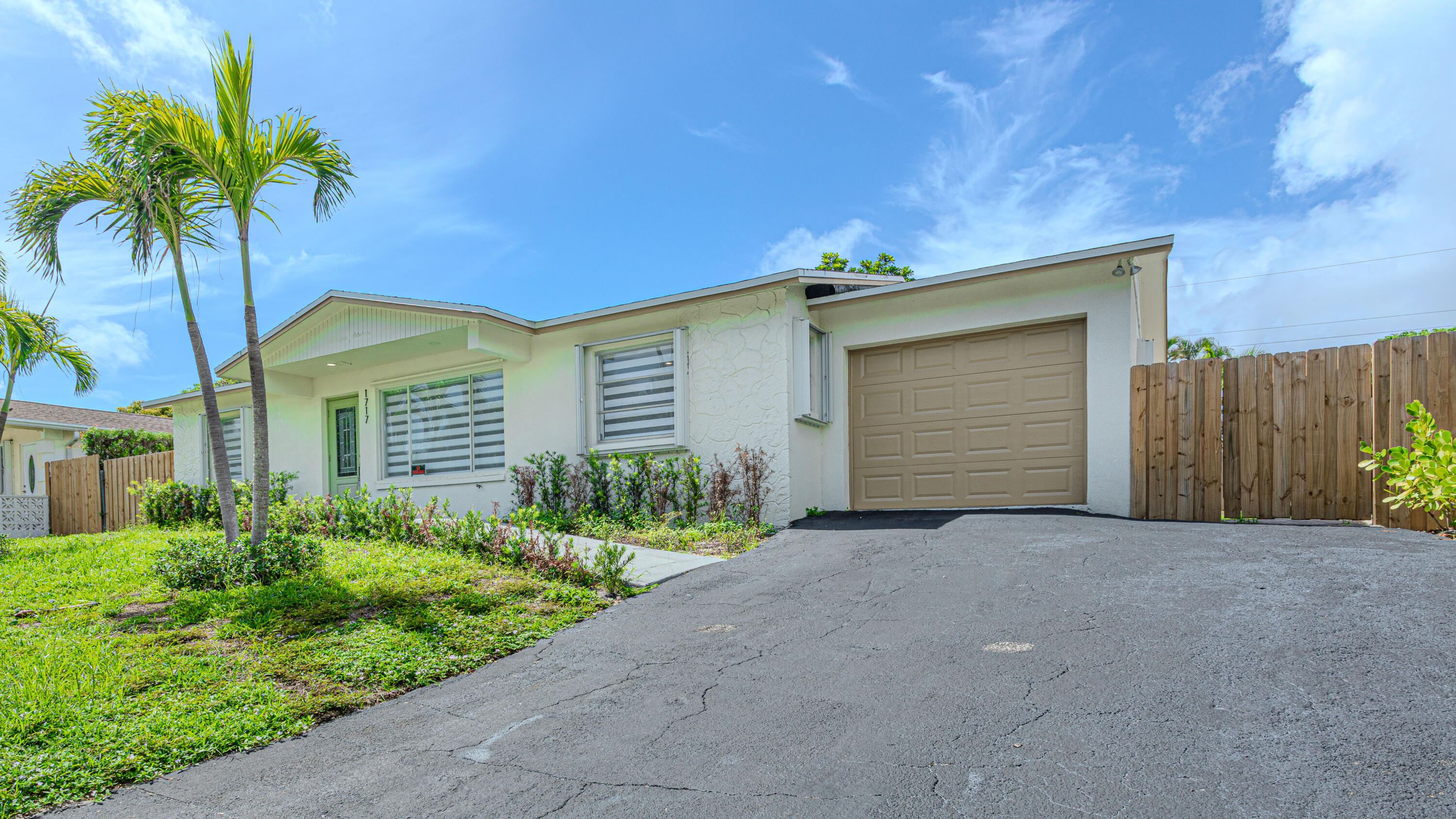 EAST LAKE CLARKE - Residential Lease