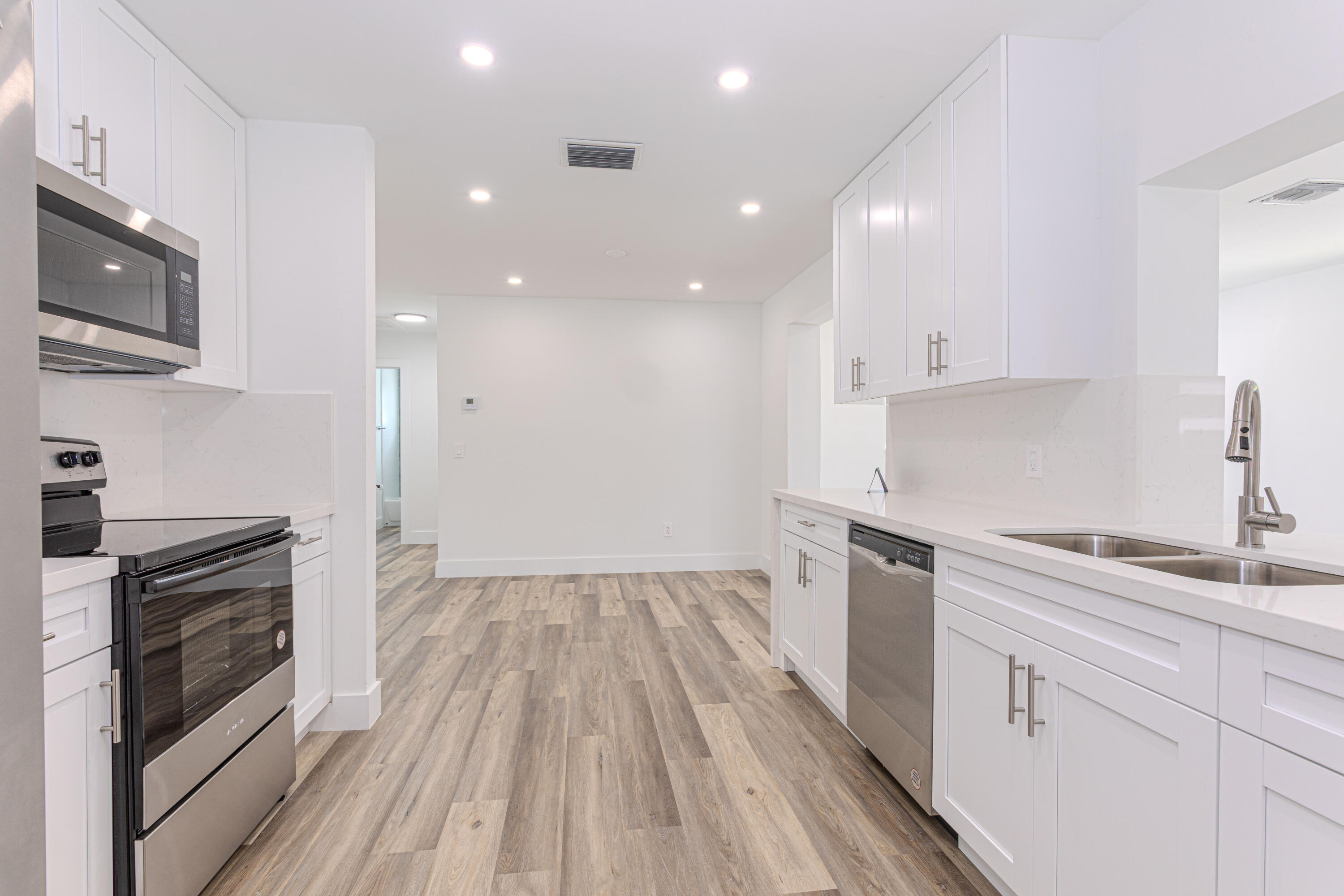 EAST LAKE CLARKE - Residential Lease