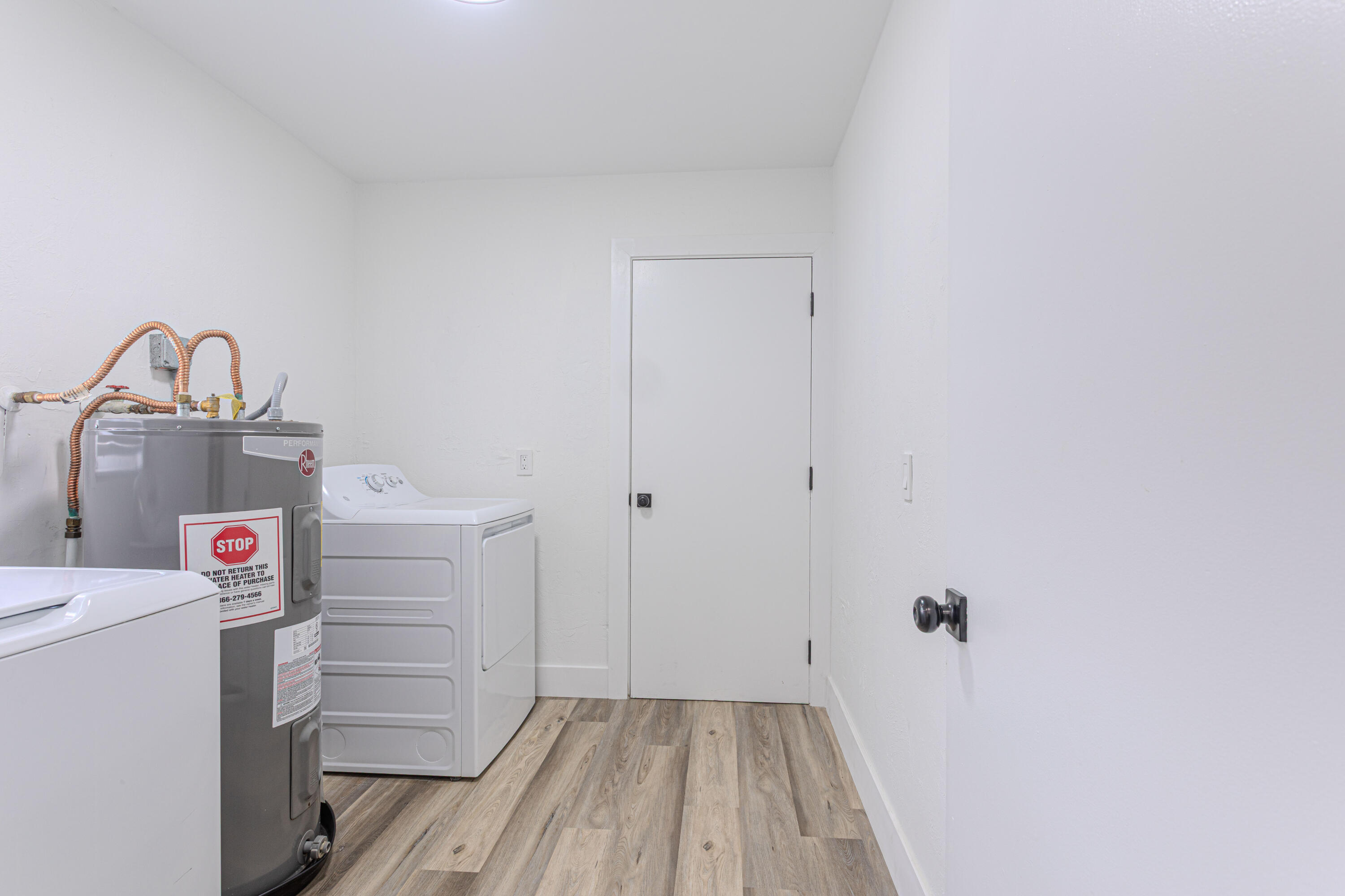 EAST LAKE CLARKE - Residential Lease