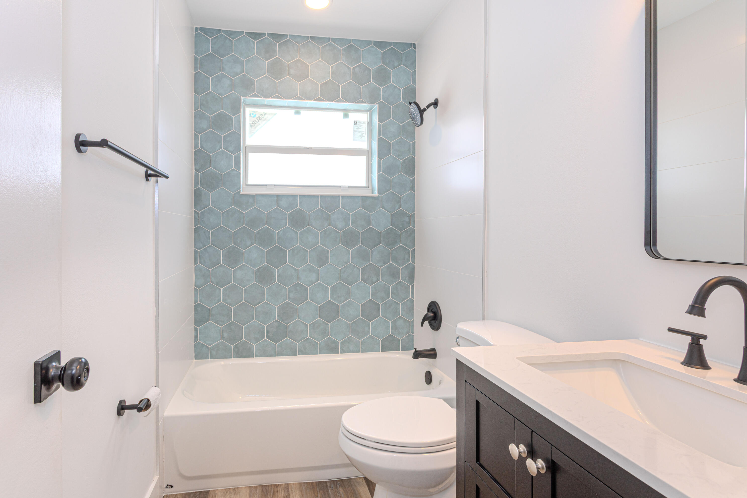 EAST LAKE CLARKE - Residential Lease