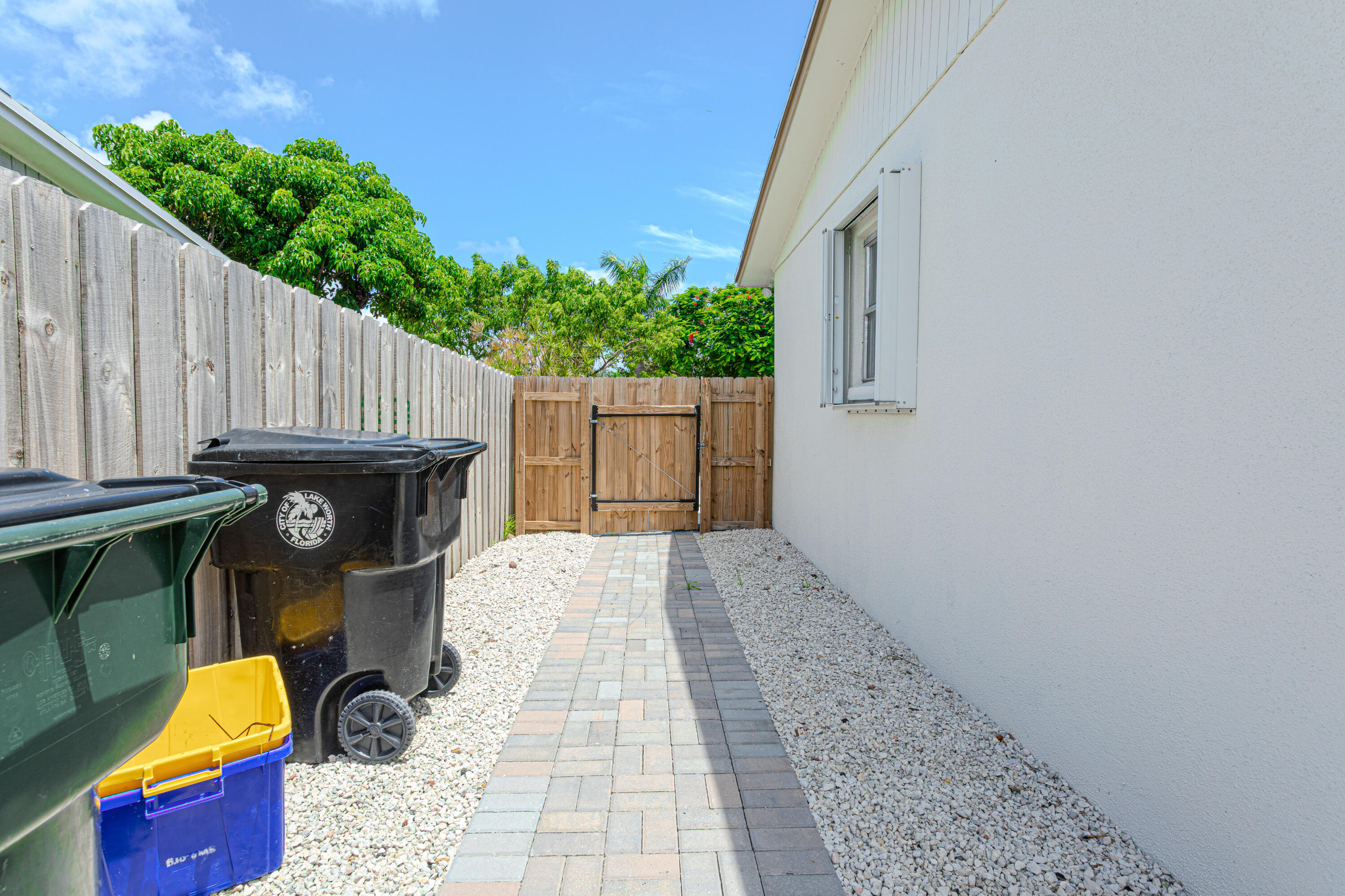 EAST LAKE CLARKE - Residential Lease