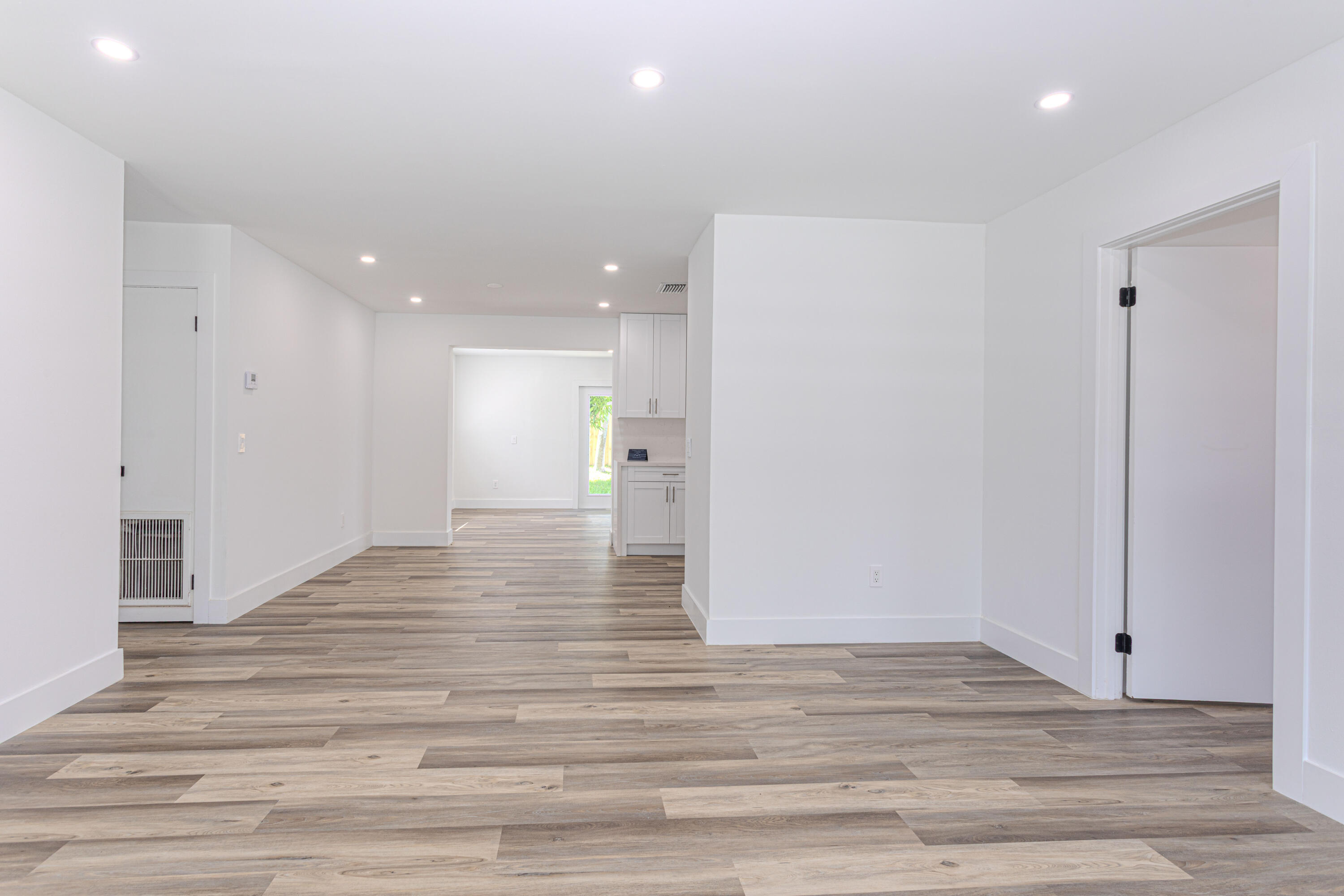 EAST LAKE CLARKE - Residential Lease