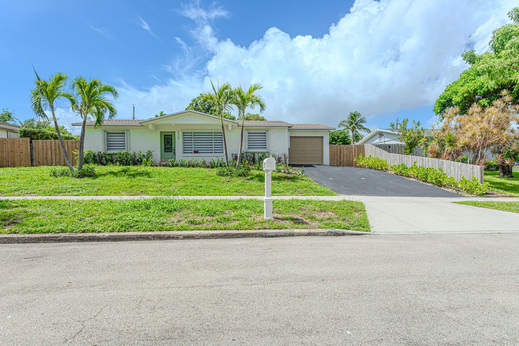 Photo of 1717 16th Court N, Lake Worth Beach, FL 33460 (MLS # R11168383)