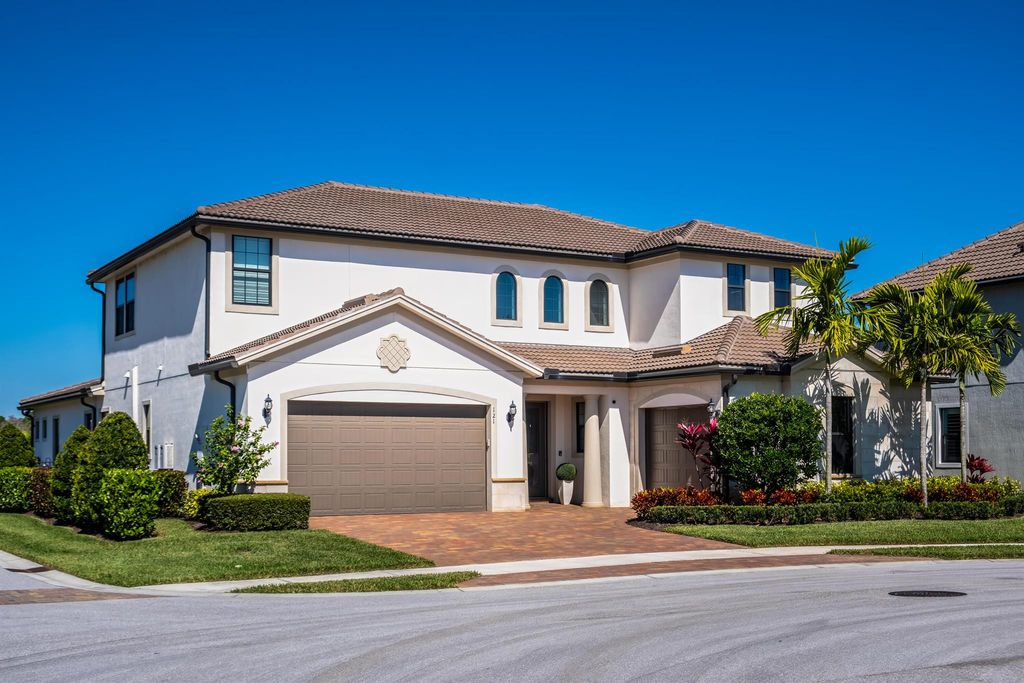 Photo of 121 Echelon Crest Trail, Jupiter, FL 33478 (MLS # R10966359)