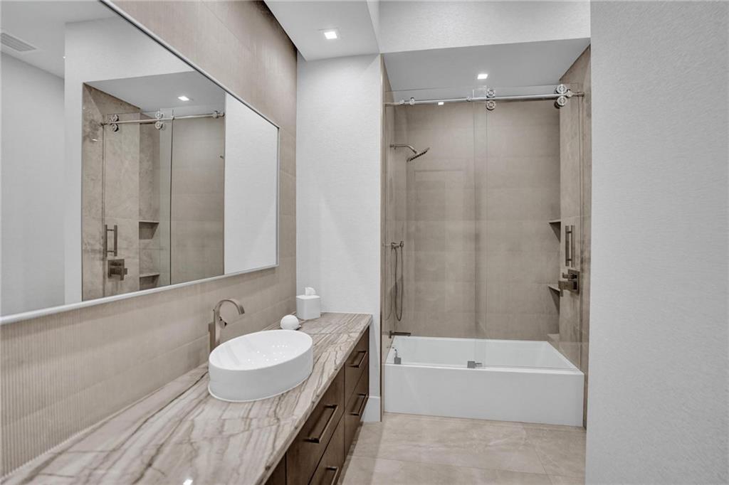 Isla Bahia 47-27 B - Residential