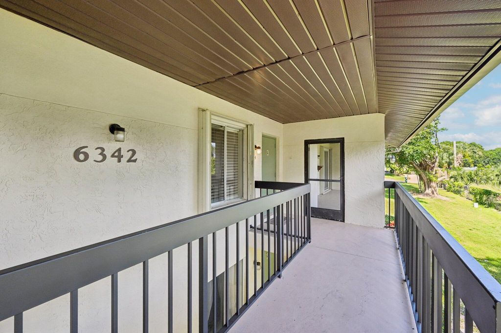 Photo of 6342 Chasewood Drive #H, Jupiter, FL 33458 (MLS # R11104836)