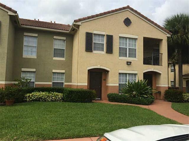 Beautiful Townhouse ,1bed ,1 bath, stainless steel appliances.balcony ,second floor, great amenities, centrally locate, close to super target, 441, turnpike, and Wellington Mall .