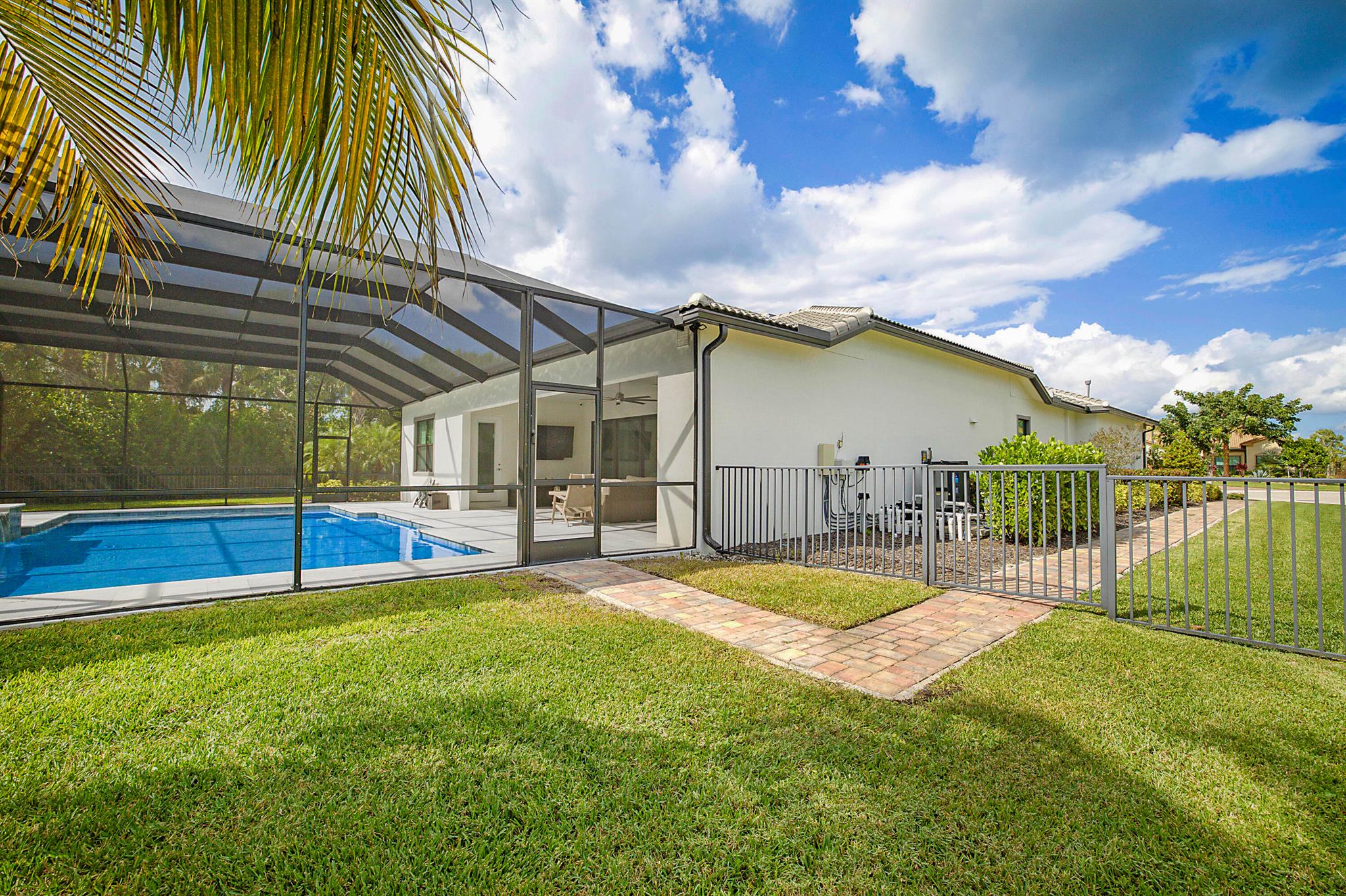 ANCIENT TREE - Residential Lease