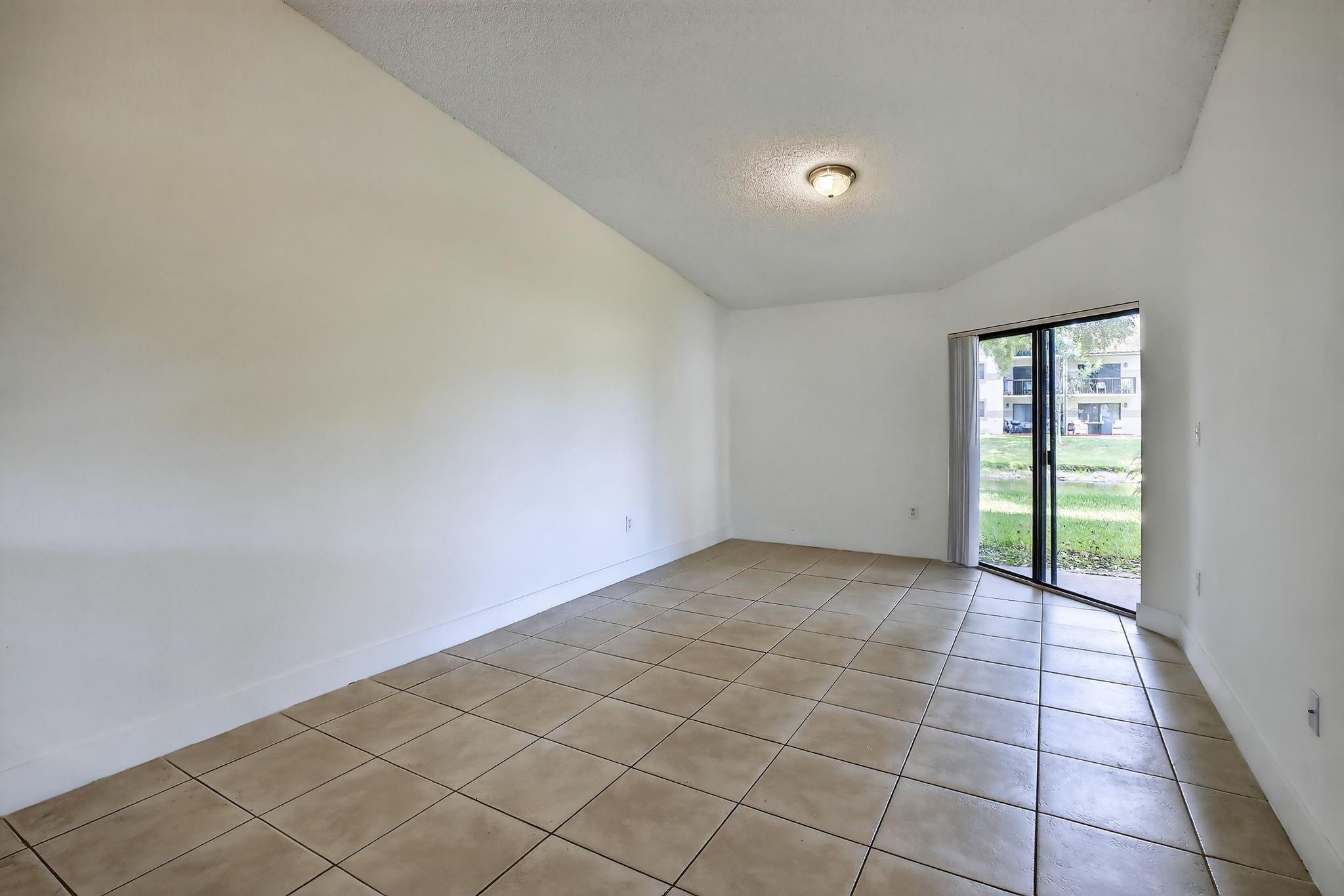 VILLAS DE VENEZIA CONDO - Residential