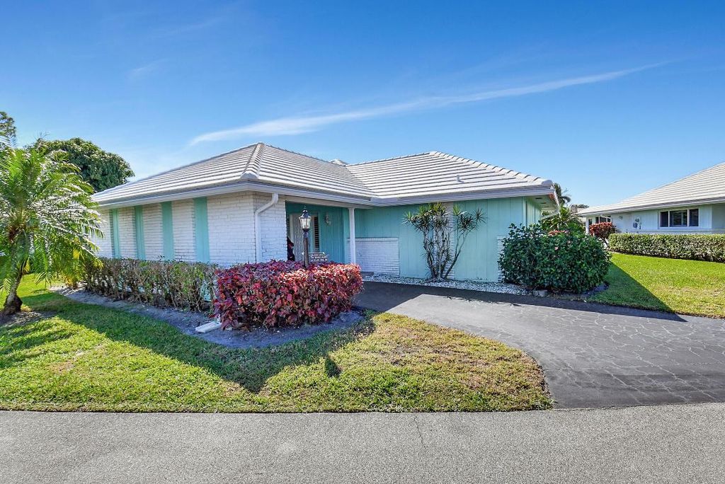 Photo of 14 Slash Pine Drive, Boynton Beach, FL 33436 (MLS # R10954842)