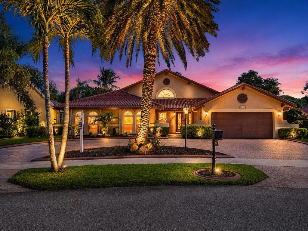 Photo of 3104 Peachtree Circle, Davie, FL 33328 (MLS # B26020372)