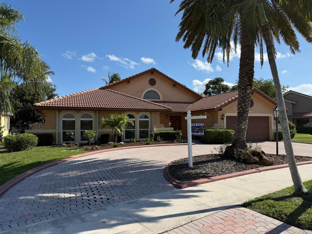 Photo of 3104 Peachtree Circle, Davie, FL 33328 (MLS # B26020372)