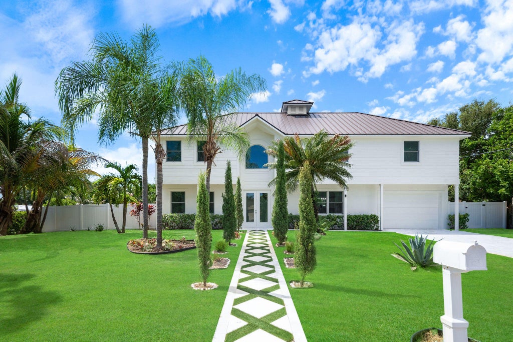 Photo of 100 NORWOOD Road, Jupiter, FL 33469 (MLS # B26070124)