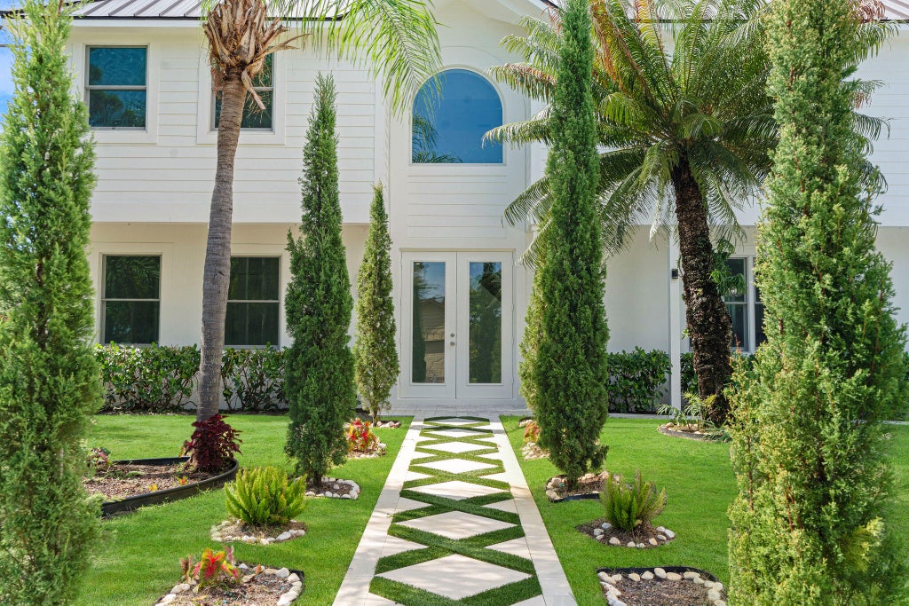 Photo of 100 NORWOOD Road, Jupiter, FL 33469 (MLS # B26070124)