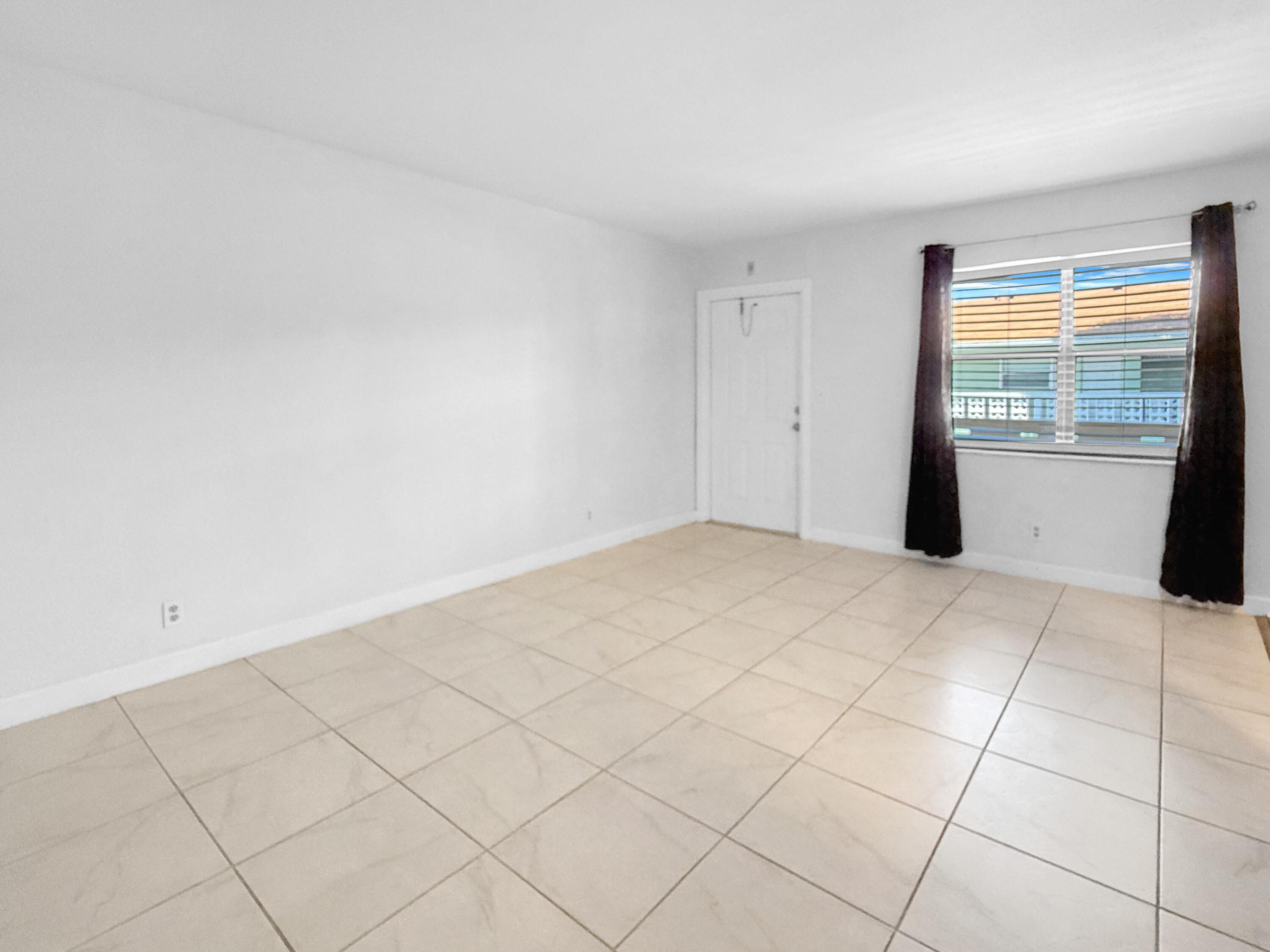 2607 NE 8th Avenue 29
