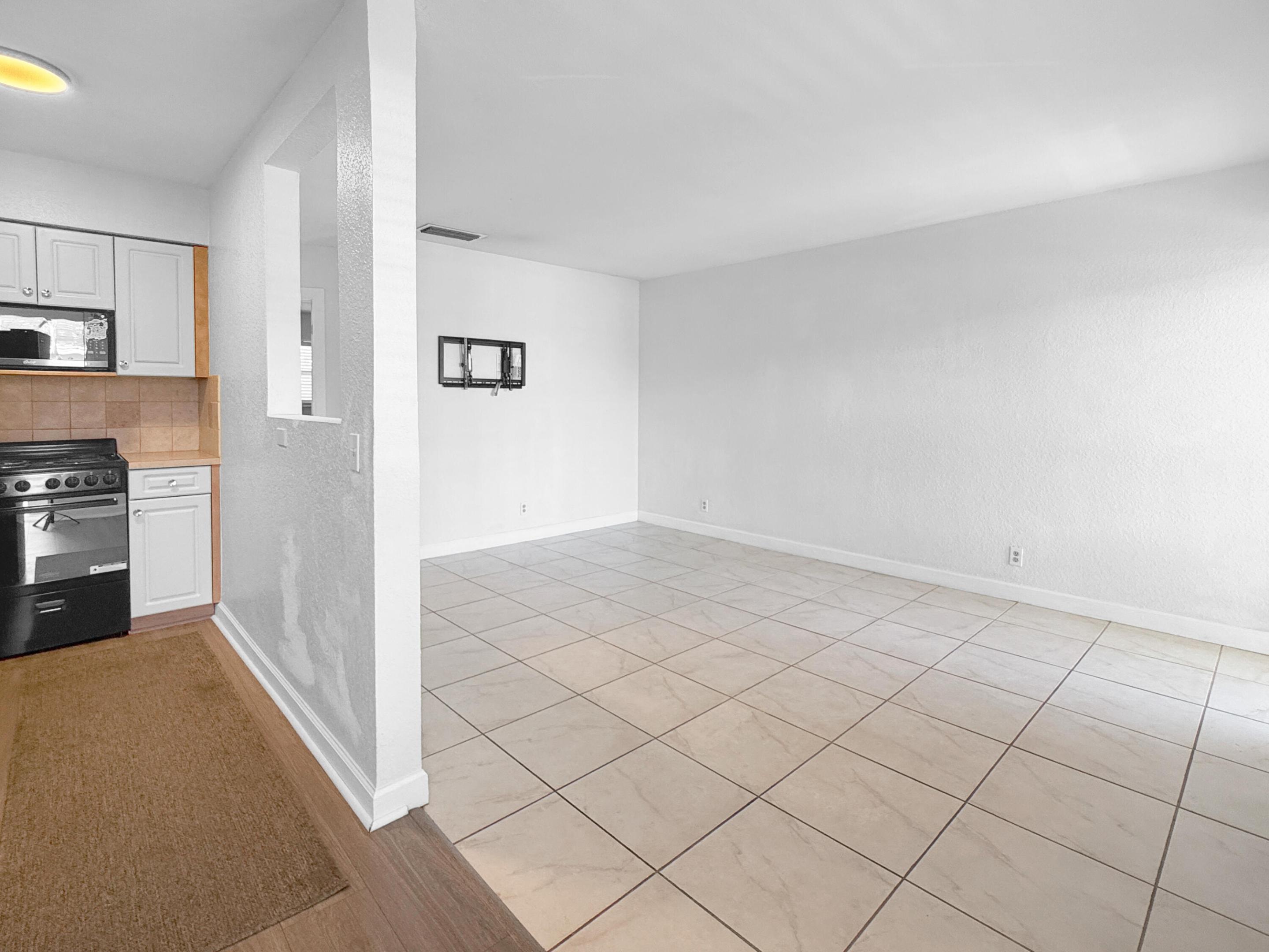 2607 NE 8th Avenue 29
