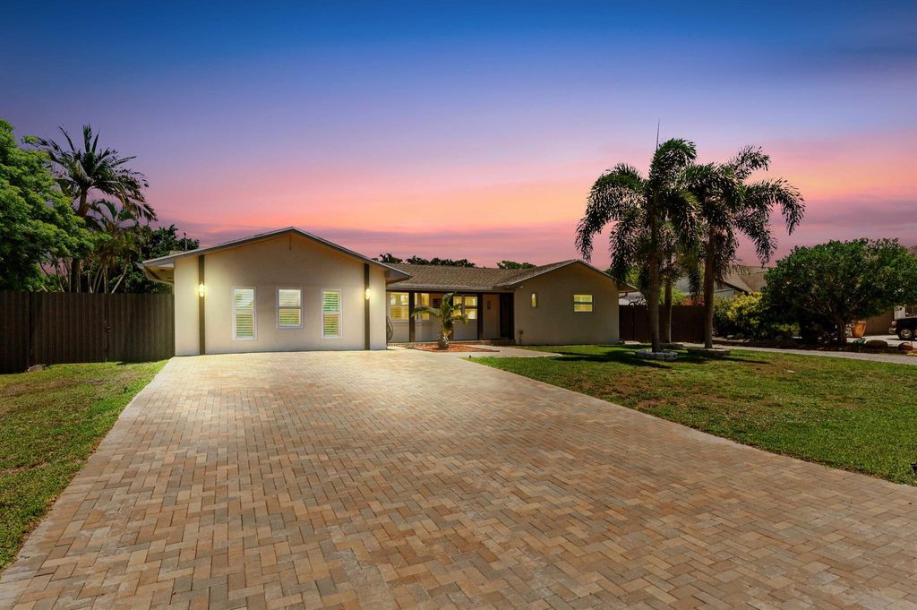 Photo of 26 W Pine Tree Avenue, Lake Worth, FL 33467 (MLS # R11093213)