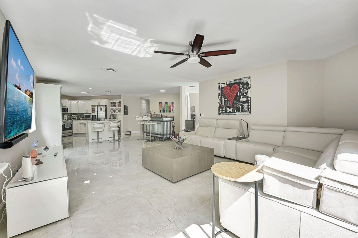 Countrys Point 119-29 B - Residential