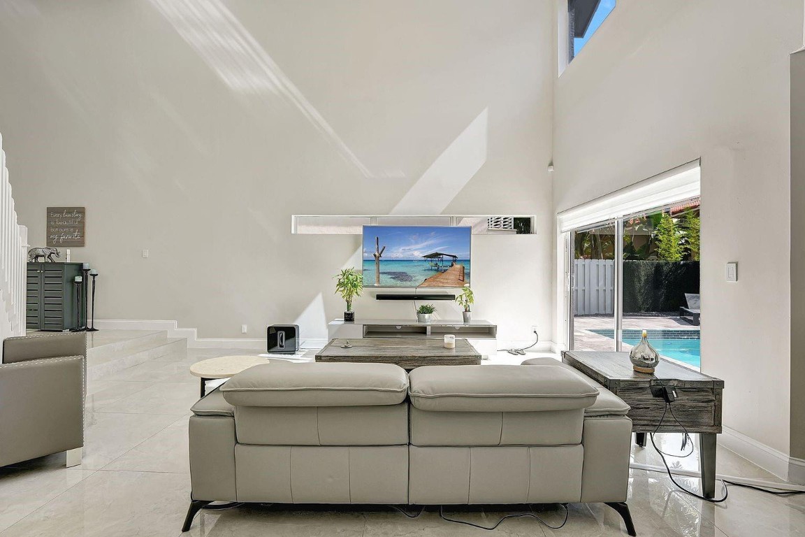 Countrys Point 119-29 B - Residential