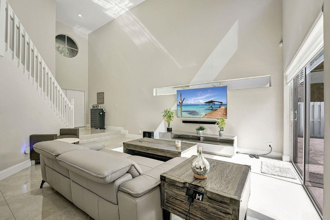 Countrys Point 119-29 B - Residential