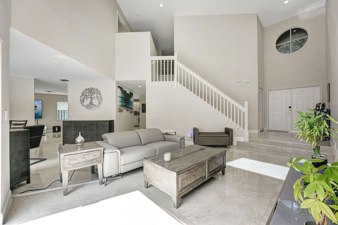 Countrys Point 119-29 B - Residential