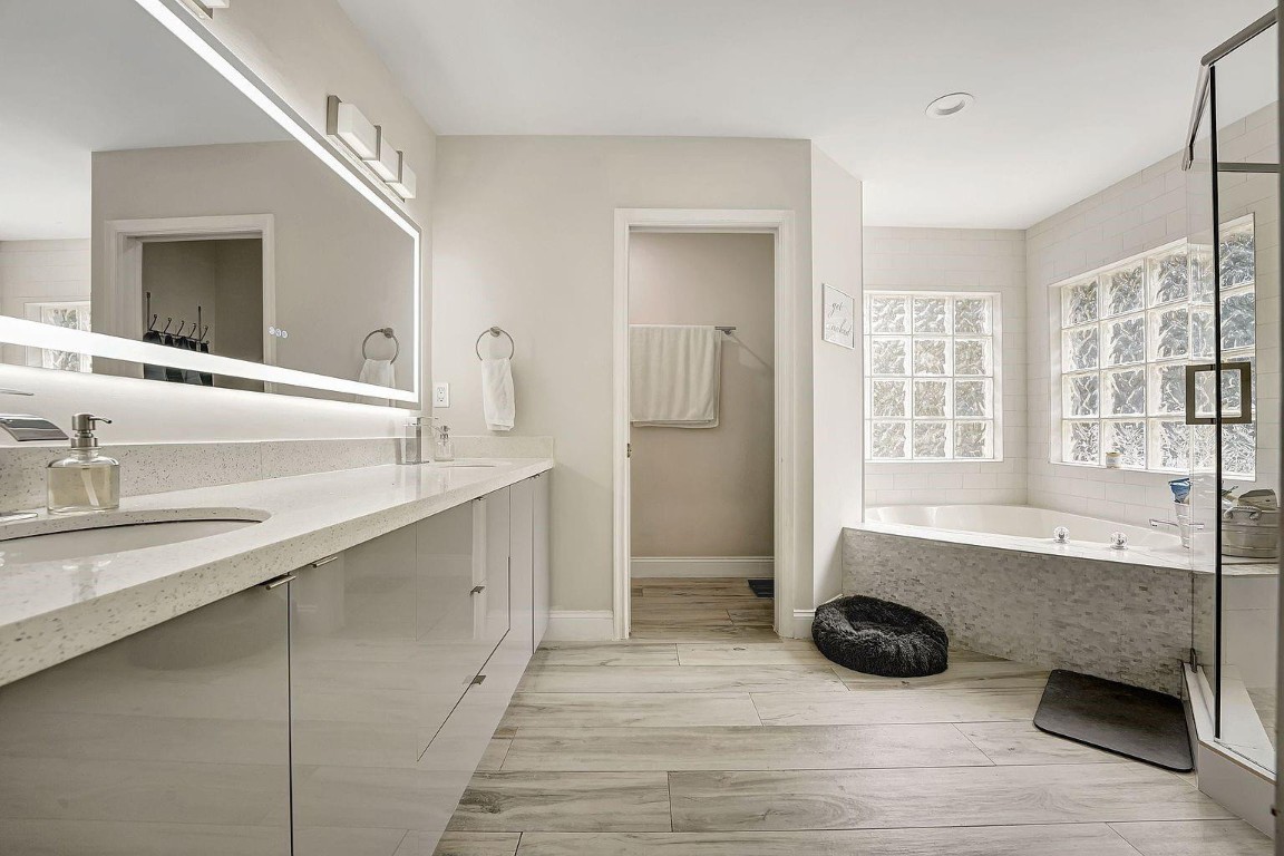 Countrys Point 119-29 B - Residential