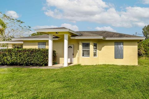 A home in Loxahatchee