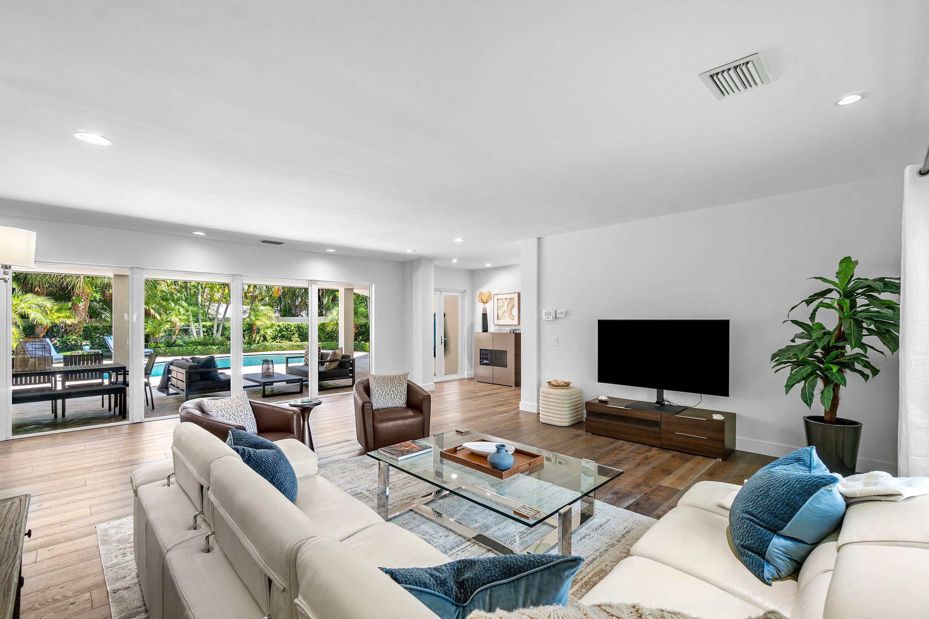 225 NW 11TH Street