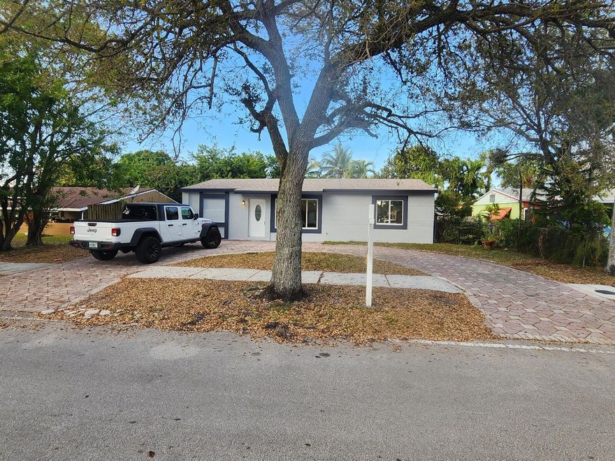 Charming 3-bedroom, 2-bathroom home with a new roof (2026) and air conditioning installed in 2019, featuring updates throughout and fresh interior and exterior paint. Located on a fenced lot, the home offers a spacious family room with ceramic tile flooring, a kitchen, and a dining area. A side yard is perfect for boat parking, and a spacious backyard provides ample outdoor space with plenty of room to add a pool. Ideal as a primary residence or an investment property with strong rental income potential. No HOA fees or restrictions, with a convenient driveway and easy access.