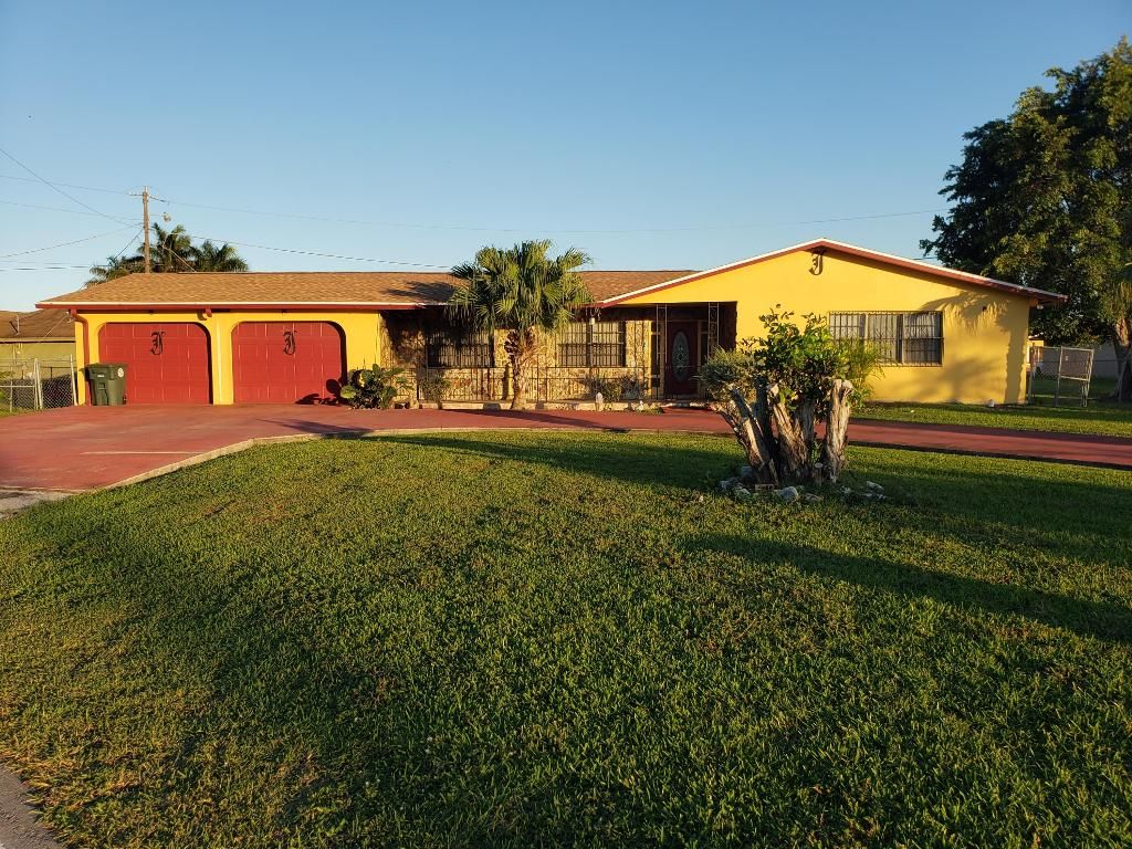 Photo of 733 SW 15th Drive, Belle Glade, FL 33430 (MLS # R11041846)