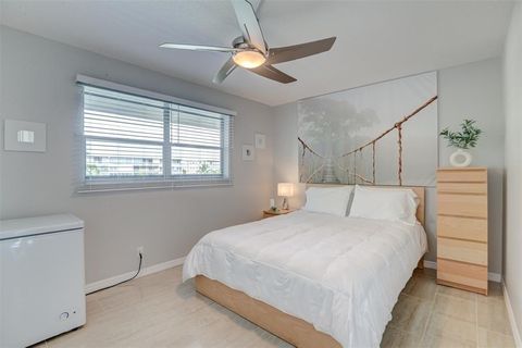 Condominium in Hollywood FL 4800 Hillcrest Ln Ln 28.jpg