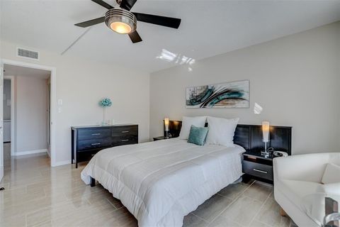 Condominium in Hollywood FL 4800 Hillcrest Ln Ln 24.jpg