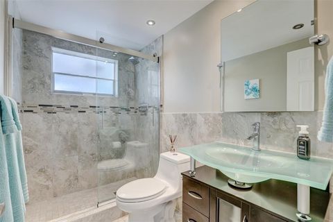 Condominium in Hollywood FL 4800 Hillcrest Ln Ln 21.jpg