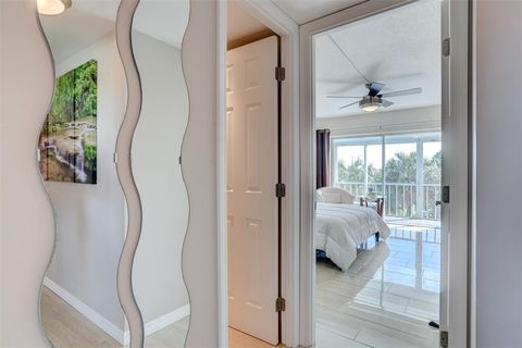 Condominium in Hollywood FL 4800 Hillcrest Ln Ln 16.jpg