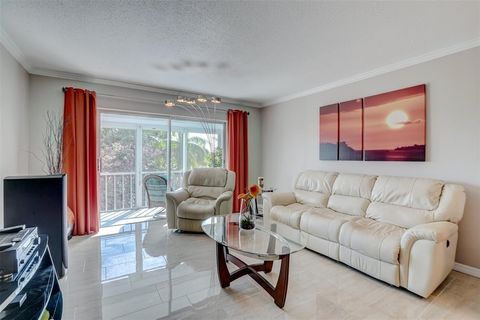 Condominium in Hollywood FL 4800 Hillcrest Ln Ln 8.jpg