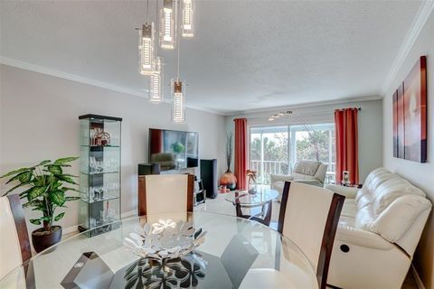 Condominium in Hollywood FL 4800 Hillcrest Ln Ln 10.jpg