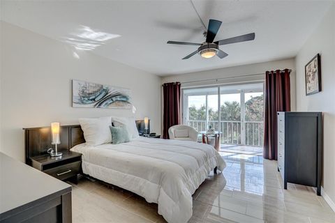 Condominium in Hollywood FL 4800 Hillcrest Ln Ln 25.jpg