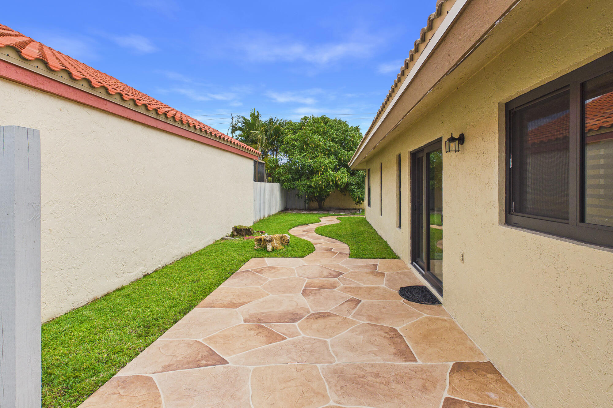 EXECUTIVE ESTATES/CITRUS  GLEN - Residential