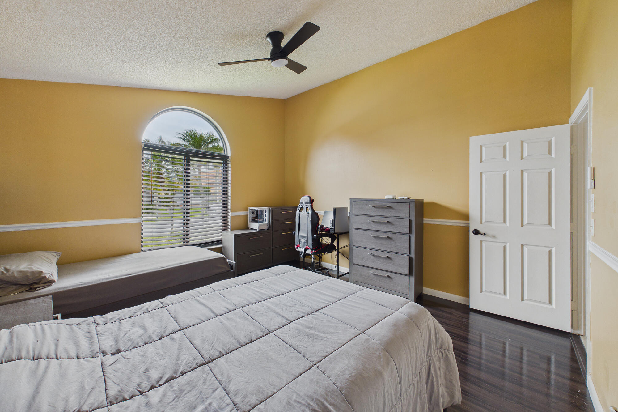 EXECUTIVE ESTATES/CITRUS  GLEN - Residential