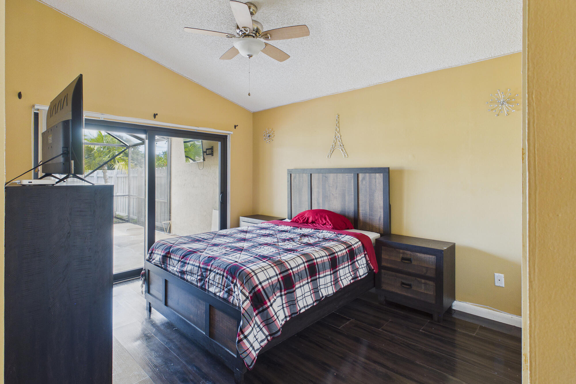 EXECUTIVE ESTATES/CITRUS  GLEN - Residential