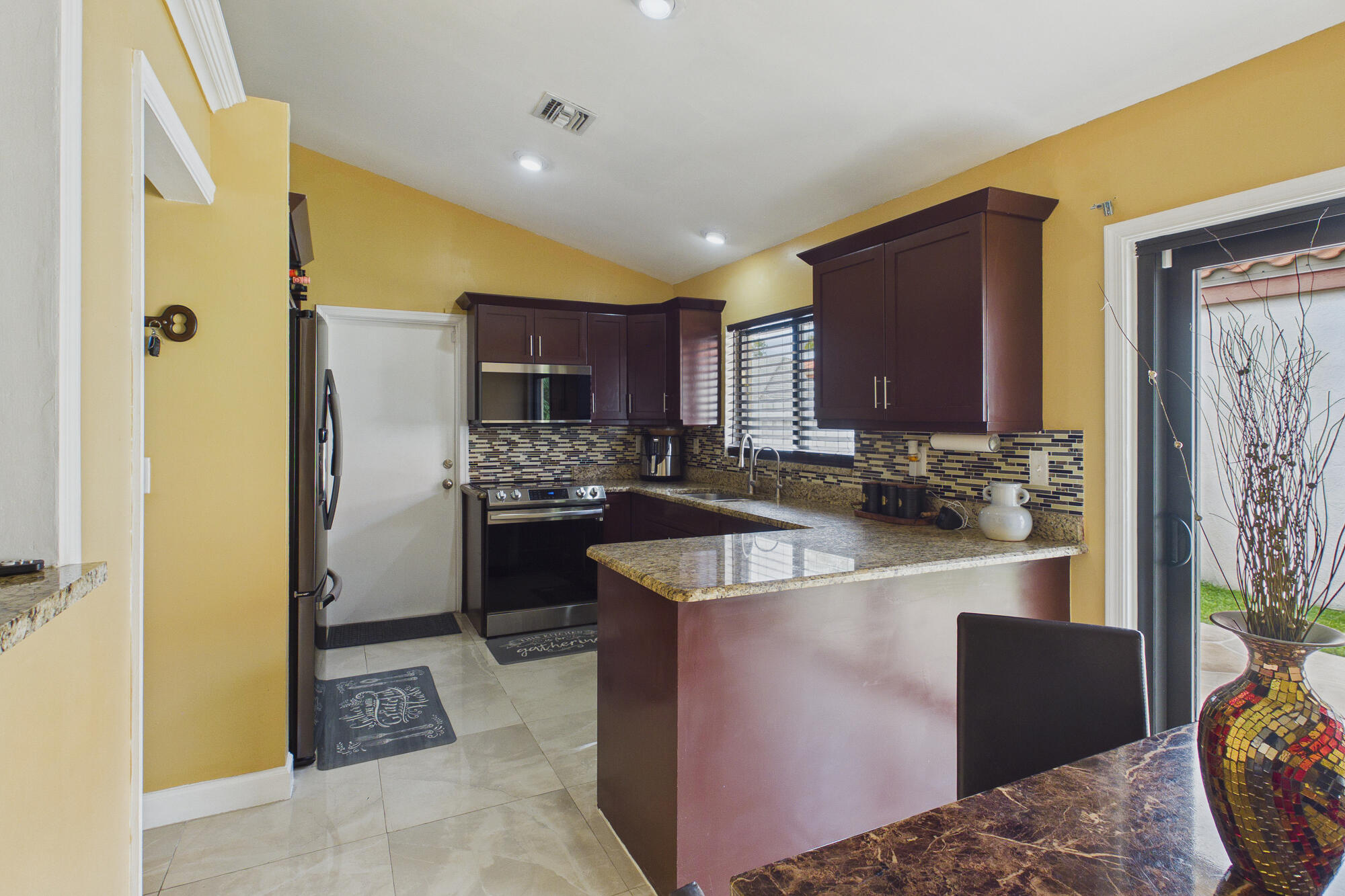 EXECUTIVE ESTATES/CITRUS  GLEN - Residential