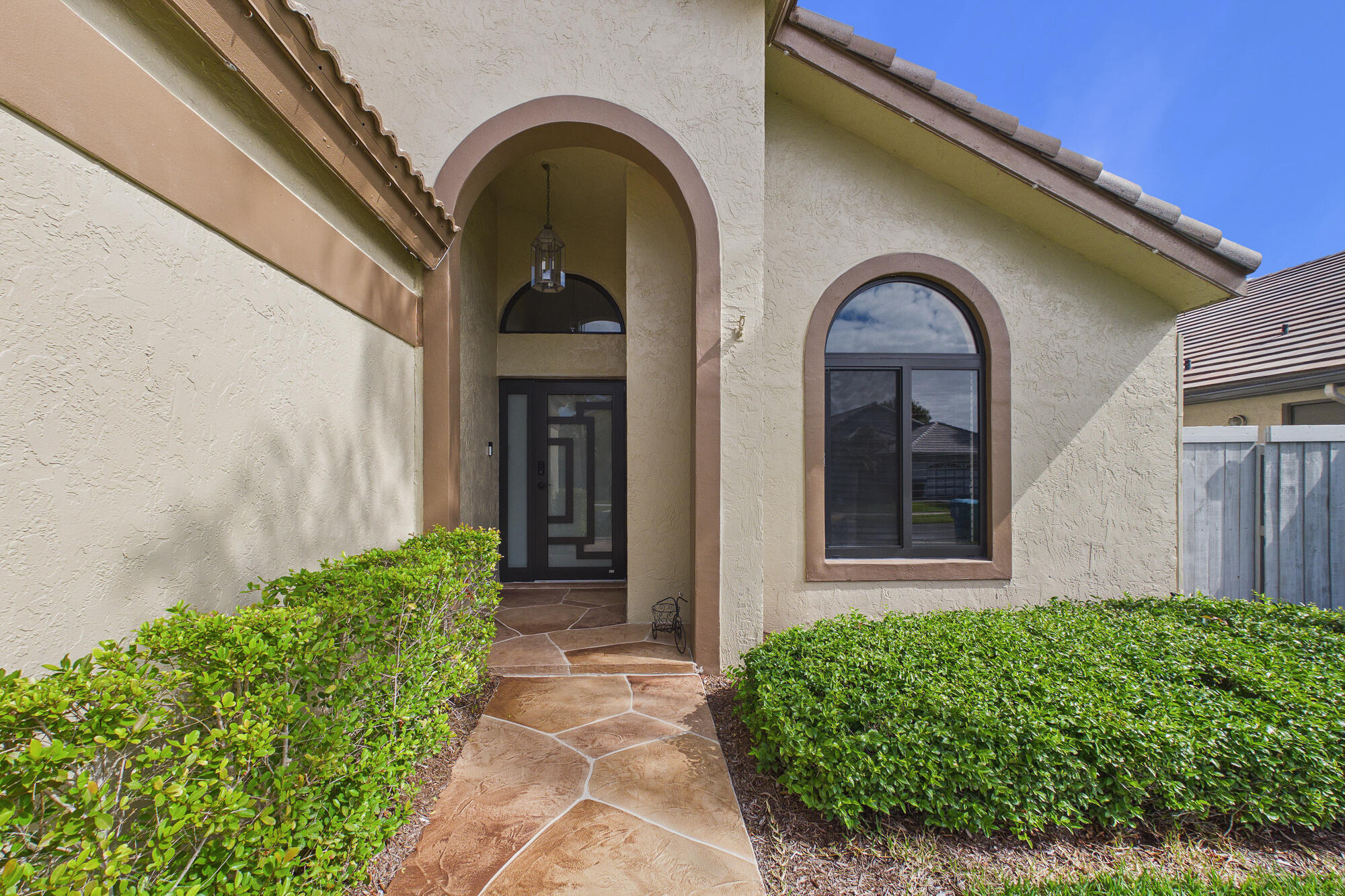 EXECUTIVE ESTATES/CITRUS  GLEN - Residential