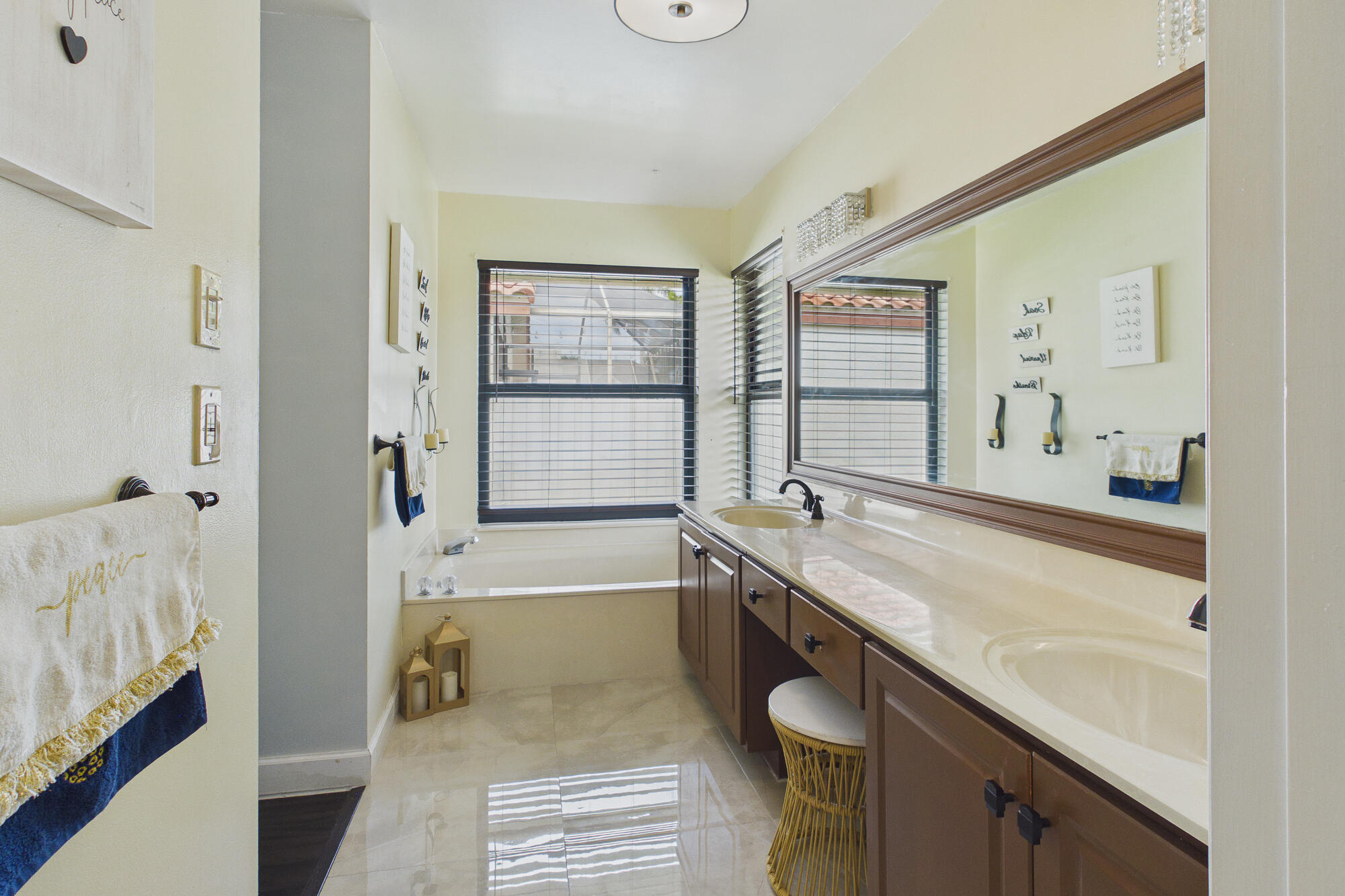 EXECUTIVE ESTATES/CITRUS  GLEN - Residential